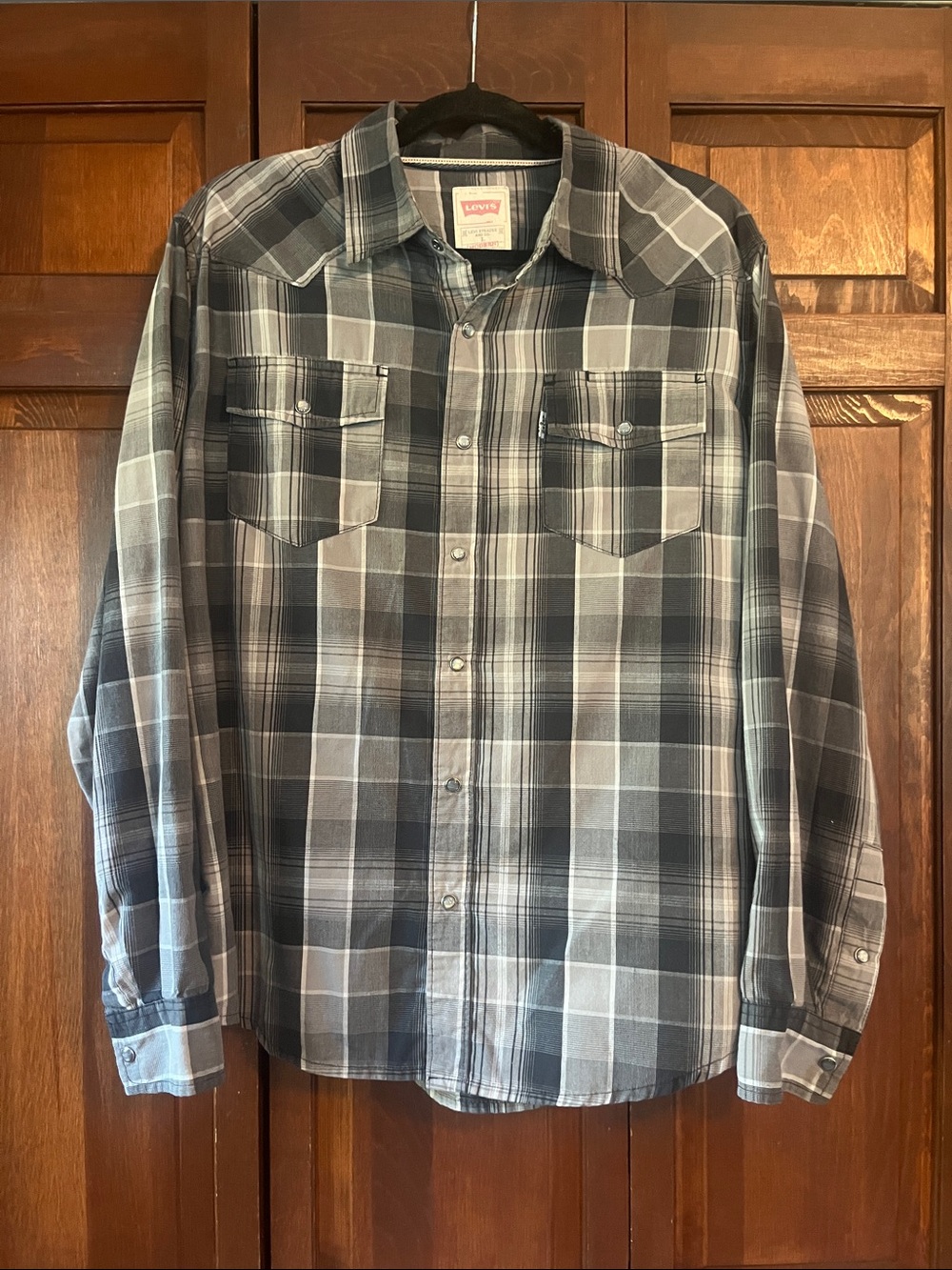 Levi's Men's Black and Gray Plaid Button-Down Shirt